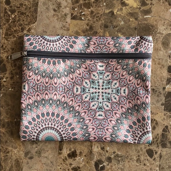 Makeup Pouch - Picture 3 of 6